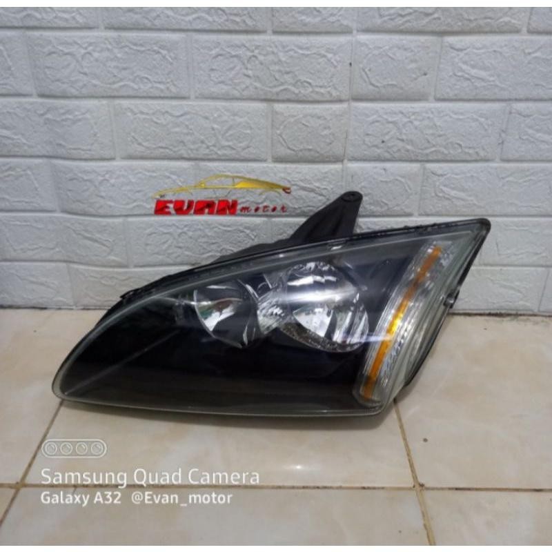 Headlamp Lampu Depan Ford Focus Tahun 2005