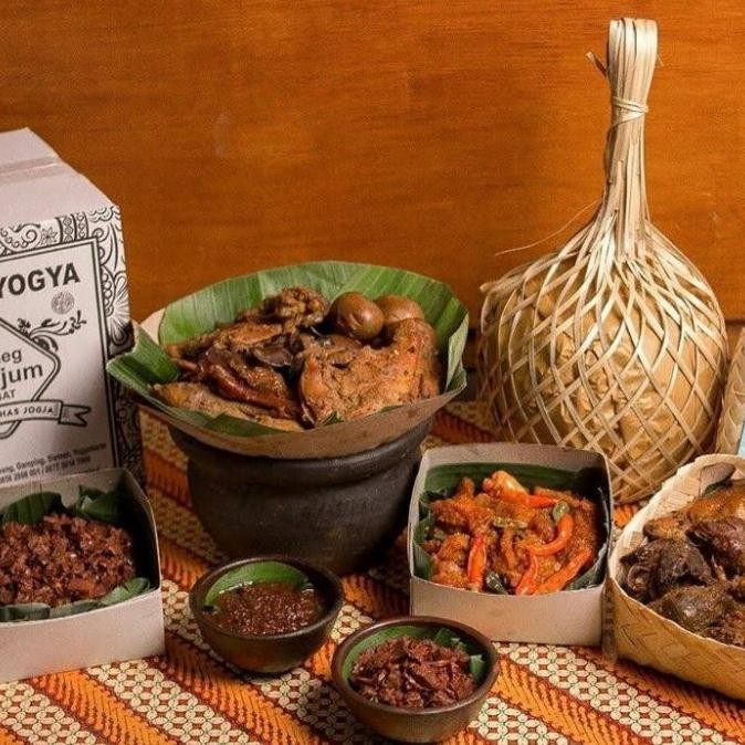 

GUDEG YU DJUM PUSAT VACUM JOGJA (ayam setengah ekor, telur 5)