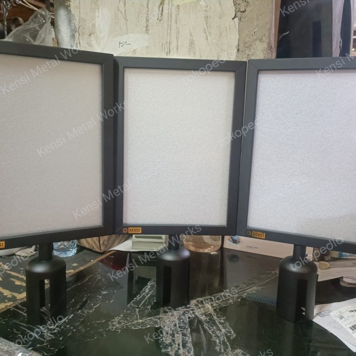 

Sign Board FRAME DISPLAY A4 Potrait Signage Hitam papan tiang antrian