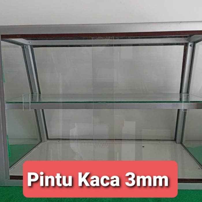 

Etalase Kaca Miring Ukuran P70 X L40 X T50