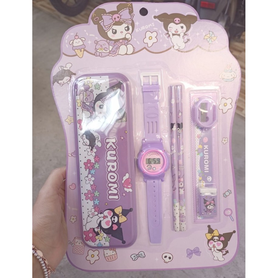 

Paket Alat Tulis Set Pensil Set Motif Sanrio Alat Tulis Lengkap Jam Tangan Anak Sanrio Kuromi