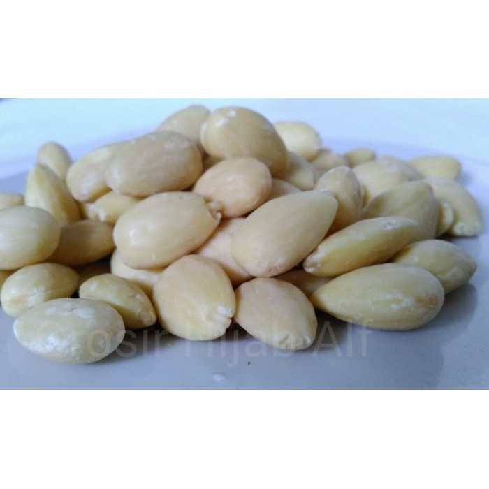 

ALMOND BLANCED WHOLE 1KG / ALMOND KUPAS UTUH