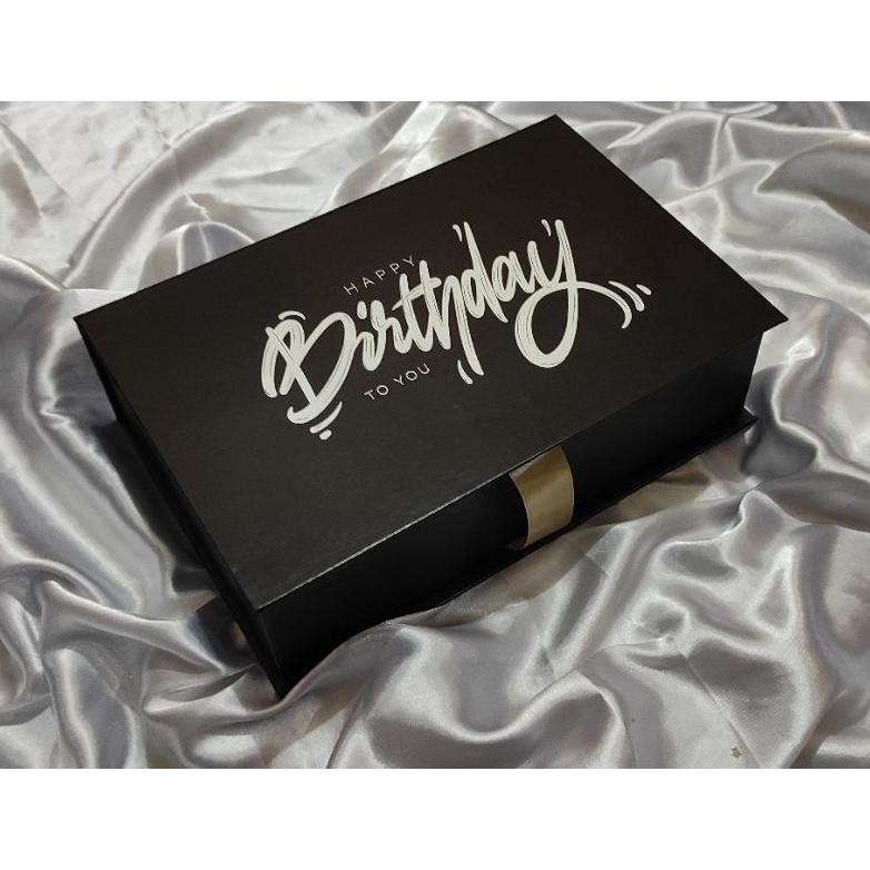 

SPECIAL Hardbox Box Kado Ulang Tahun / Box Birthday P:26cm L:17cm T:7cm in-129