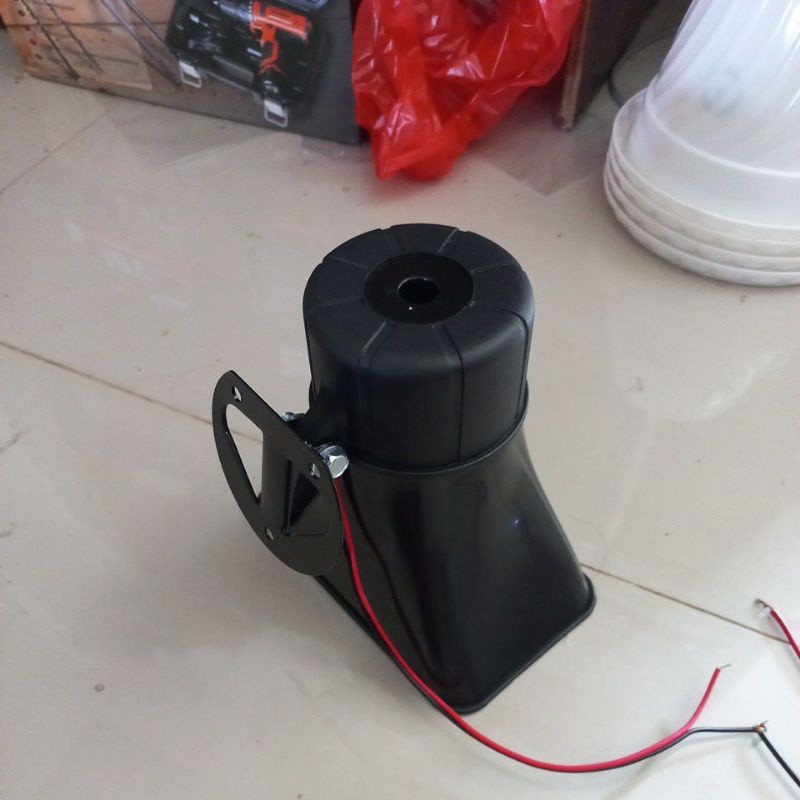 Alarm atret mundur atau Rem suara Stasiun kereta api