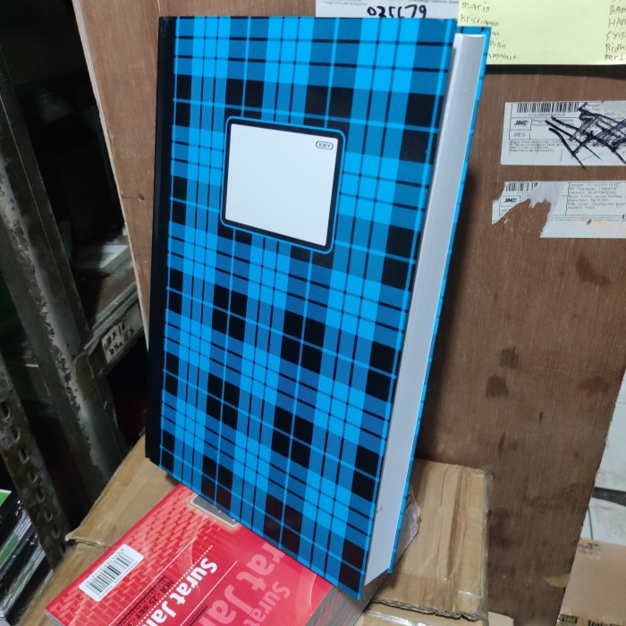 

TERBARU buku hard cover folio kiki isi 300 lembar