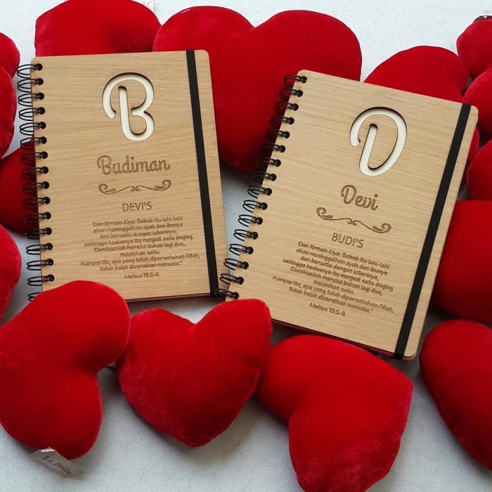 

Ready Wooden Notes Nama Scripture A5 (Couple) Jurnal Notes Kayu Nama Murah