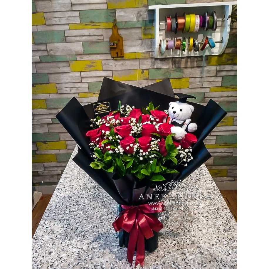 

BUKET BUNGA MAWAR ASLI WISUDA BONEKA TOGA GRADUATION BOUQUET FLOWER