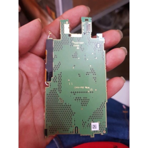 MESIN SHARP AQUOS SBM303SH RAM 2GB INTERNAL 16GB