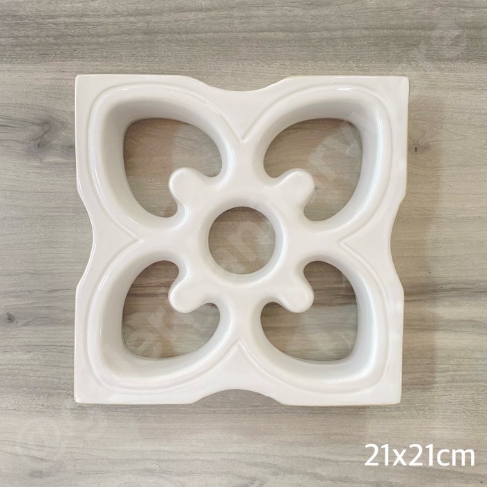 ROSTER KERAMIK 20X20CM TRISENSA / LUBANG ANGIN KERAMIK ESTETIK