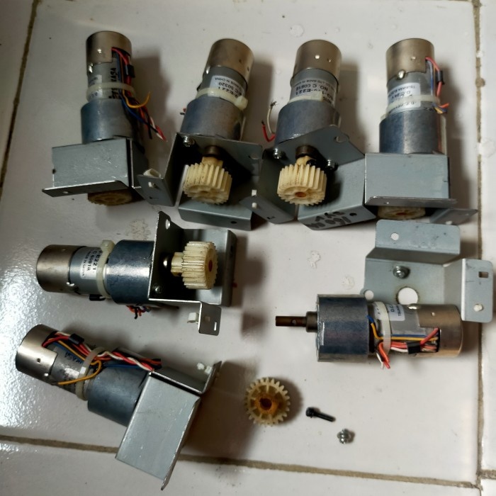 DINAMO 24V DC GIRBOX