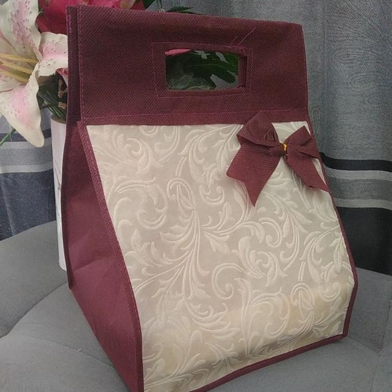 

VIRAL (1 lusin =12 psc)tas hajatan bambu embos kombinasi 75 GSM harga lusinan TW39