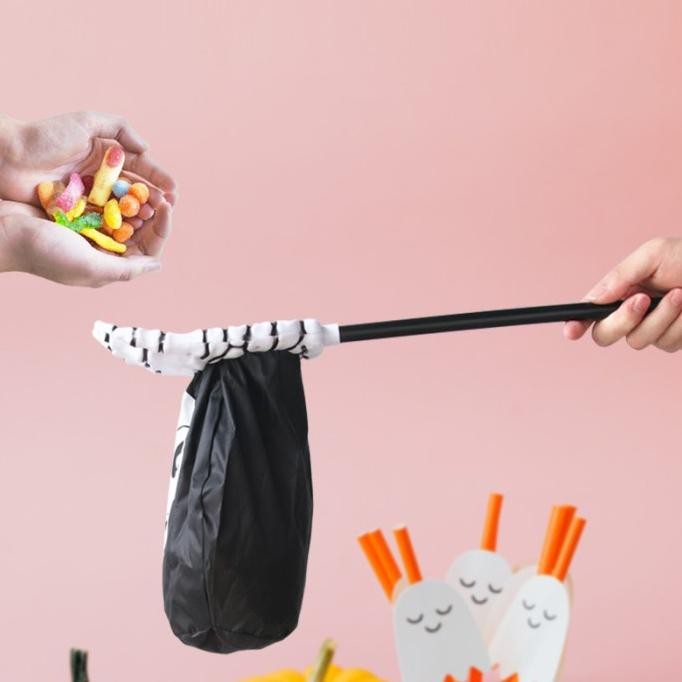 

CR - Candy Bag Tangan Tengkorak Kantong Permen Goodie Bag Lucu Halloween Dekorasi Halloween Harga Grosir Termurah TERLARIS