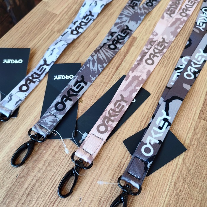

Produk Baruu! lanyard oakley gantungan id kunci dll ori