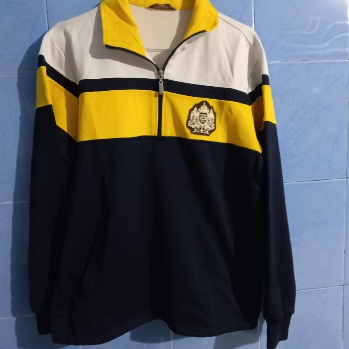 IVY CLUB TRACKTOP OLAHRAGA