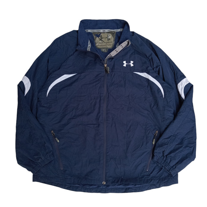 UNDER ARMOUR SPORT JAKET .