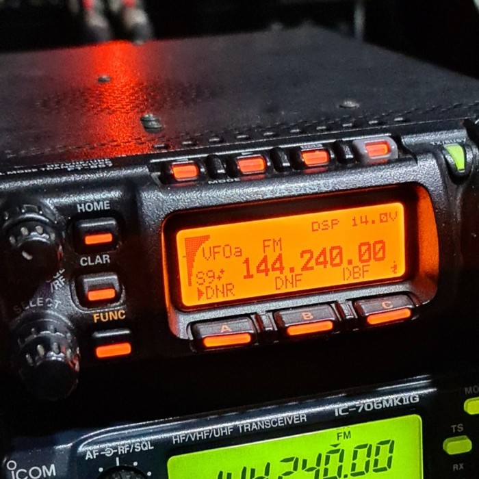 TERLARIS Radio Rig HF/VHF/UHF Yaesu FT-857D dos book lengkap