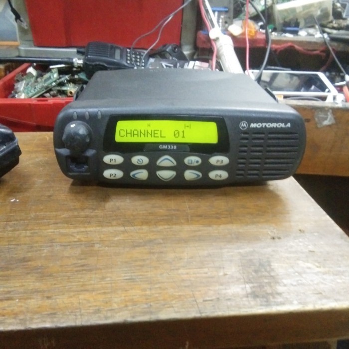 TERLARIS radio mobil rig gm338 uhf 400mhz 45watt bekas mulus