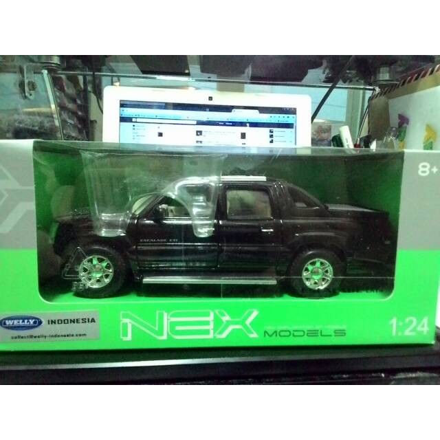 Welly Nex Cadillac Escalade EXT 2002 Hitam Skala 1:24