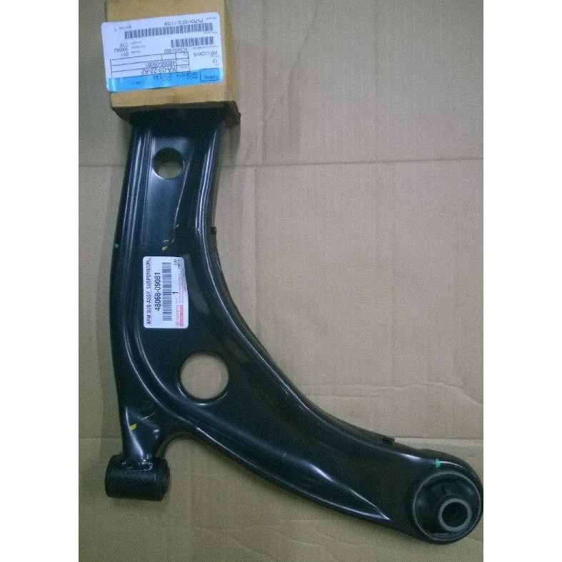 [ P & G ] Lower Arm Yaris Bakpao 2010 2011 2012 2013 Ori
