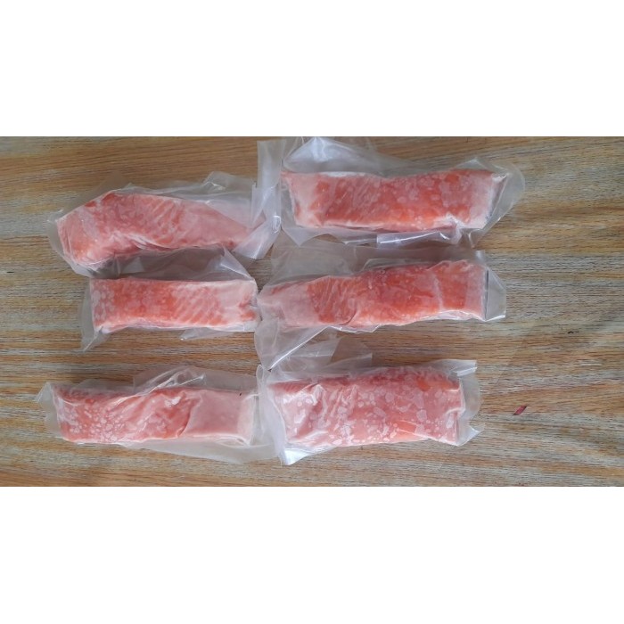 

Ikan Salmon Fillet Beku / Frozen