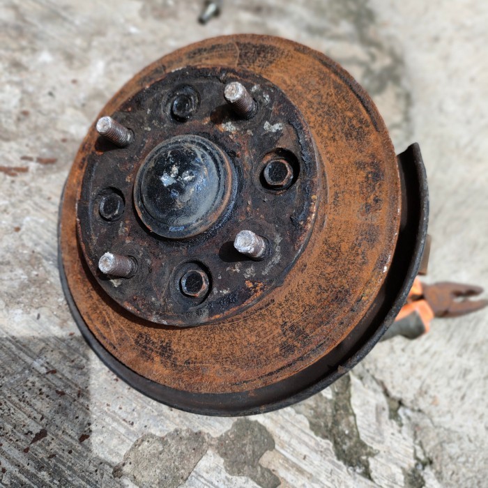 knuckle kanan avanza lama