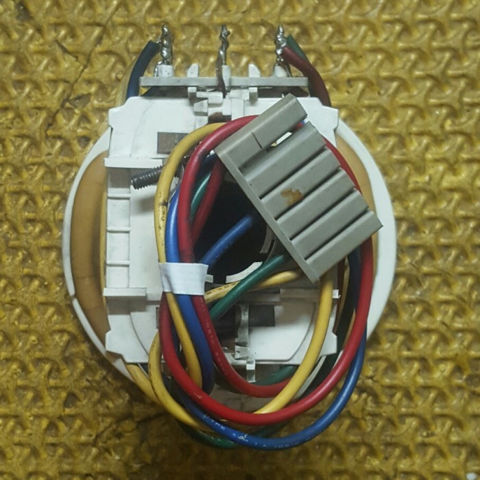 DEFLEKSI - KONDE - YOKE TV BUAT UKURAN 14 - 21" LEHER KECIL TANPA KAKI