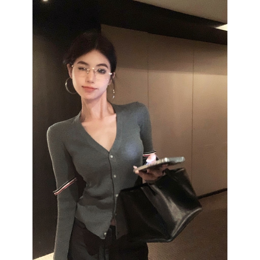 [Crunchy Brulee]Kardigan Rajutan Kerah V Kancing Sebaris Abu-abu Kemeja Bawahan Sweter Lengan Panjan