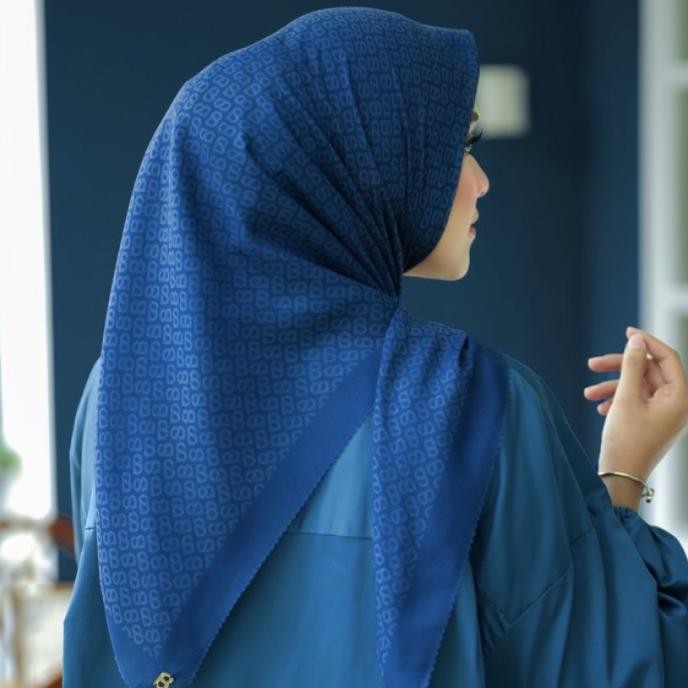 Tapis square buttonscarves new