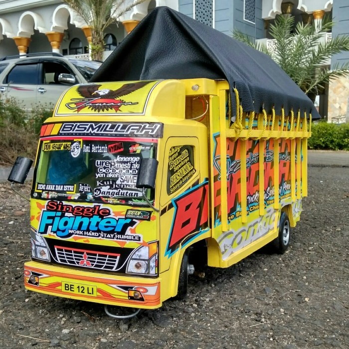 Ready Miniatur mobil truk kayu truck oleng lampu terpal stiker besar