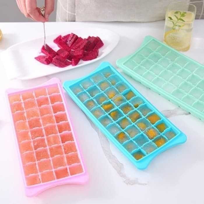 

Ice Cube Tray With Lid / Cetakan Es Batu Silikon Dengan Tutup 36 cube