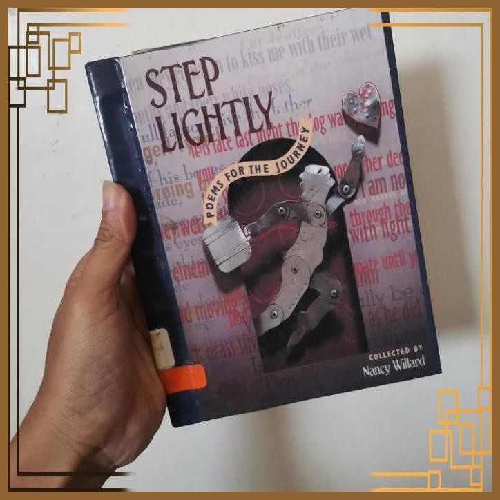 

[ADG] Buku Import Step Lightly Poems for the Journey by Nancy Willard