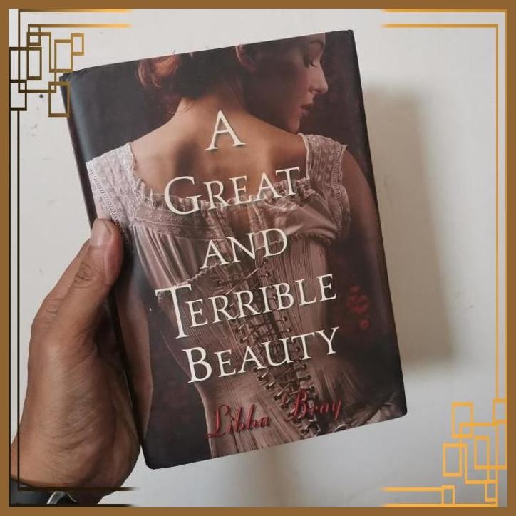 

[ADG] Novel Import A Great and Terrible Beauty by Libba Bray