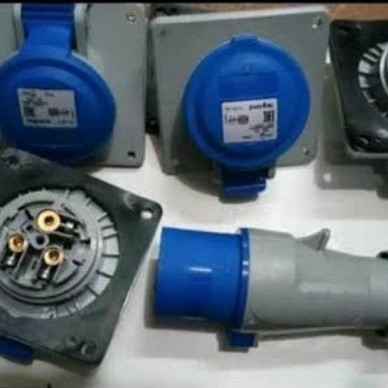 1Set Panel Mounting Legrand 32A 1Phase 3Pin Ip44