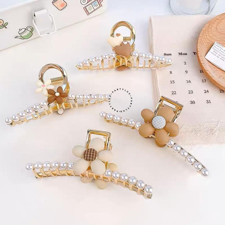 Jepitan Korea Aesthetic / Jedai Besi / Korean Hair Claw / Jepitan Korea Motif Bunga Mutiara