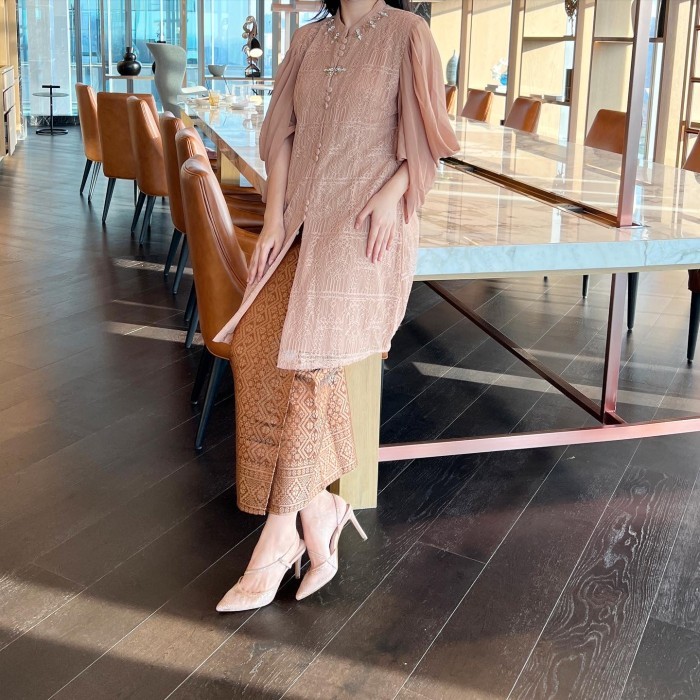 Lausboutique-Tunik Maisa Chantilly-Kebaya Modern