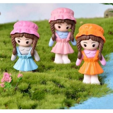 

RB456 Miniatures - Lovely Girl With Cloth Hat (1pc) OBRAL
