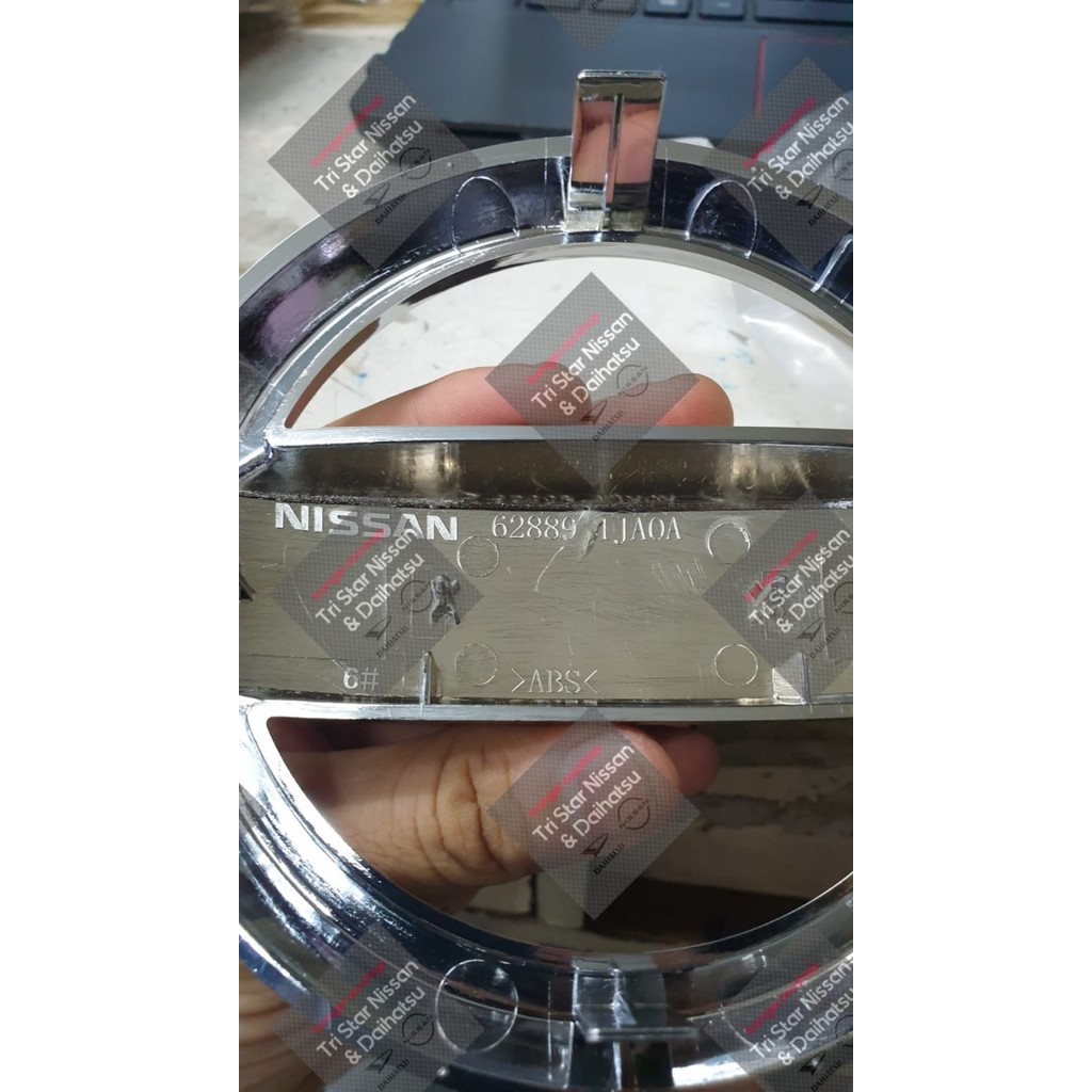 Nissan Emblem Logo Depan Nissan Serena C26 2012-2018