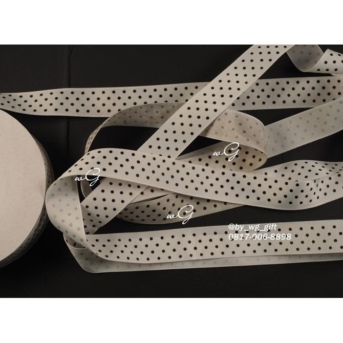 

Pita Grossgrain Putih - Polkadots Hitam; Lebar 2.5 Cm; Panjang 50 Yard