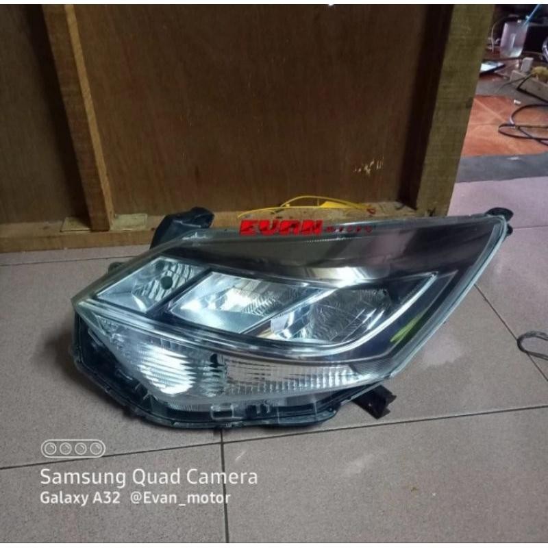 Headlamp Lampu Depan Daihatsu Sigra Tahun 2022 2023