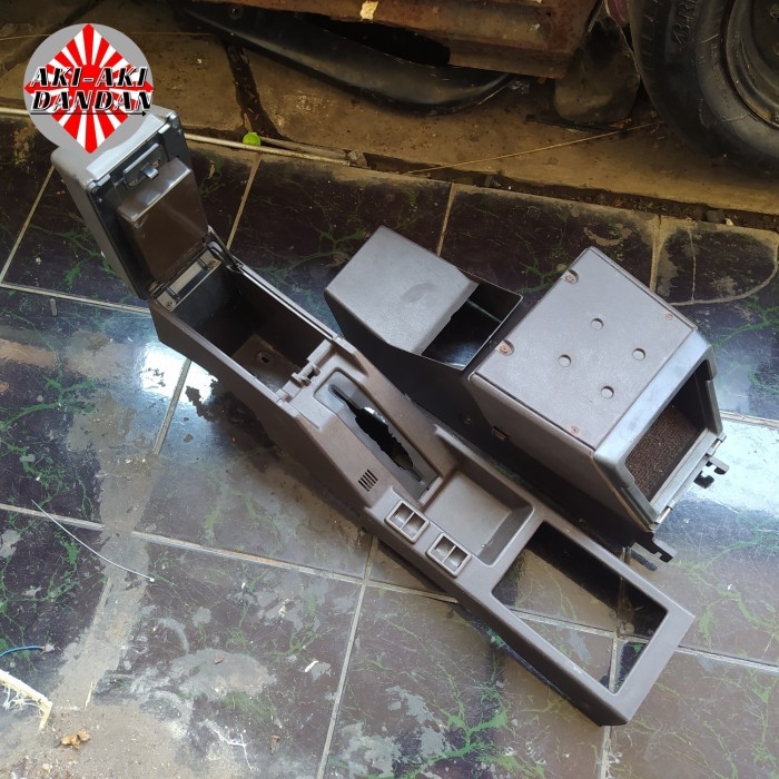 CONSOLE BOX COROLLA SE SALOON