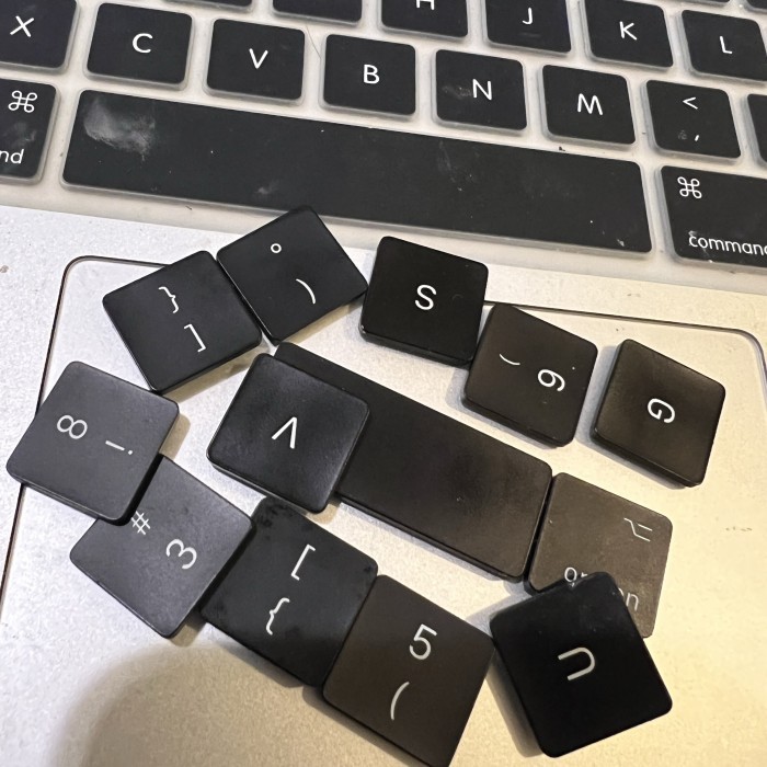 TUTS KEYBOARD KEYCAPS MACBOOK PRO 2018-2019 A1989 ORIGINAL COPOTAN