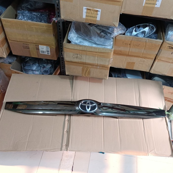 TRUNKLID BLACK CHROME CALYA SIGRA FACELIFT ORIGINAL