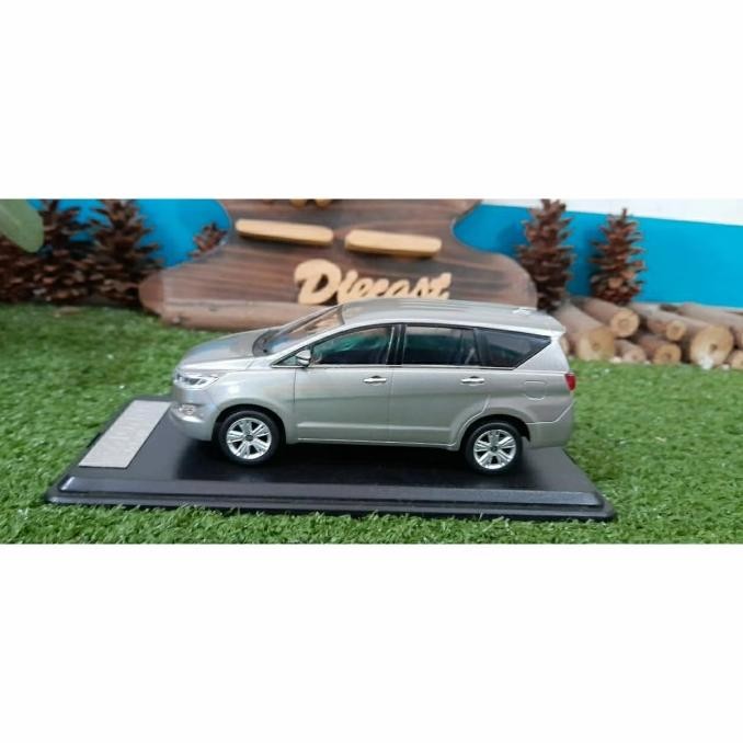 Miniatur Mobil Kijang Innova Reborn Diecast Terbaru