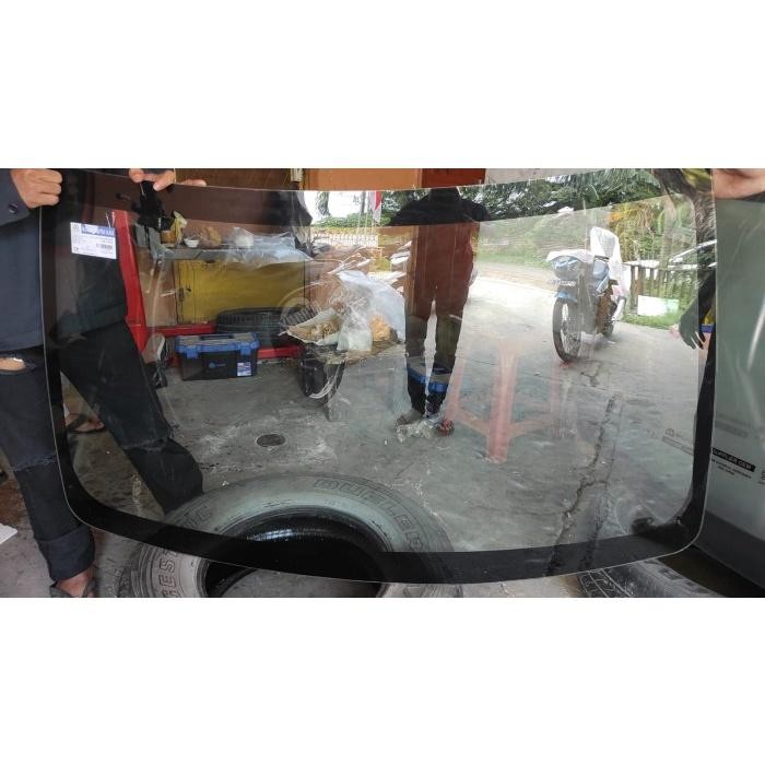 Kaca Mobil Calya Sigra Bagian Depan