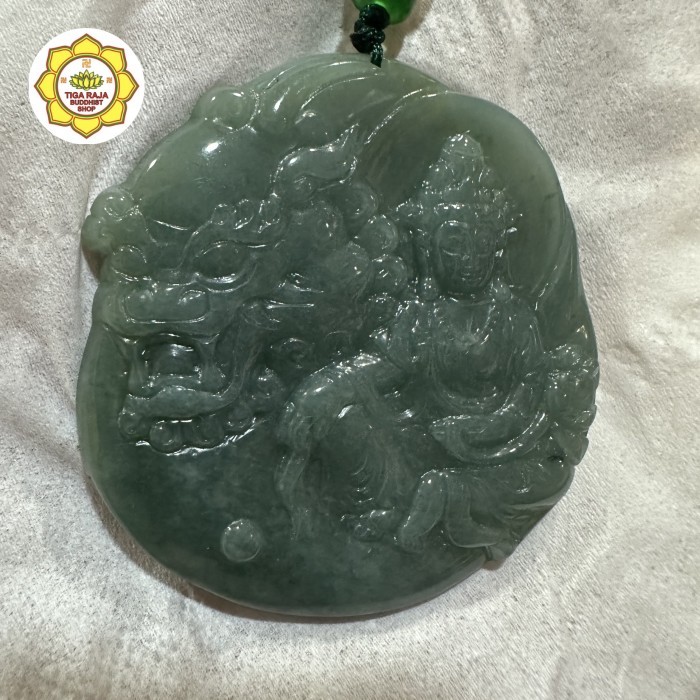 Giok Burma Jadeite Tipe A Liontin Guanyin Natural Giok