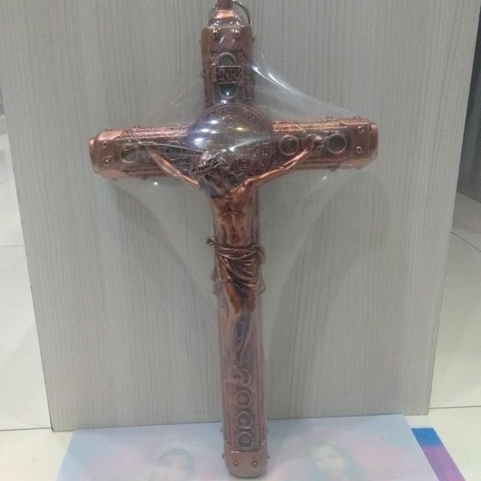 Salib Dinding Gantung Katolik Benedictus Metal Unik