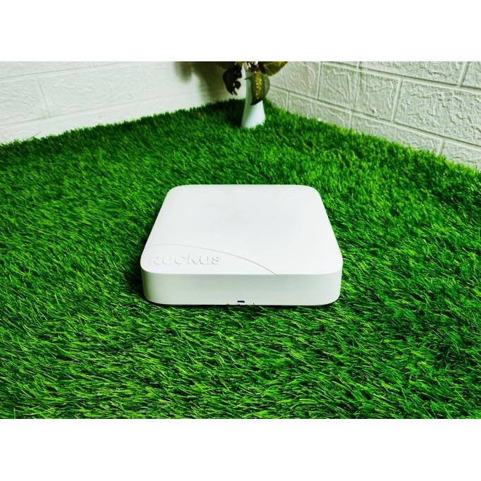 Ruckus ZoneFlex R700 Dual Band 802.11ac Indoor Access Point 802.3af PoE 3x3:3 MIMO