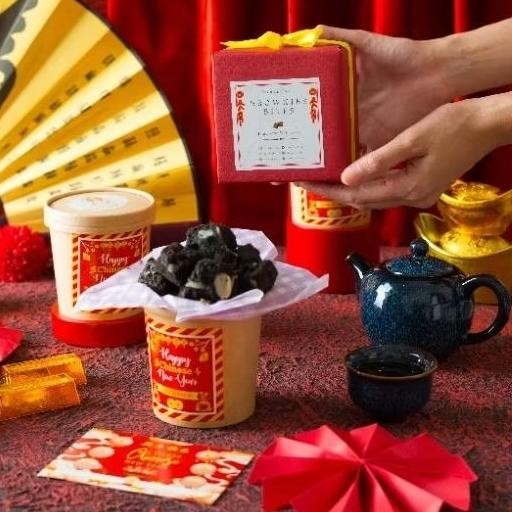 

READY - hampers chinese new year / imlek / cny gift - fudgy brownies lumer ( brownies cookie / pistachio brownies / chocolate / dll)