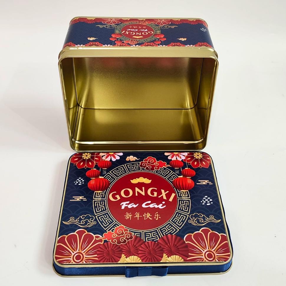 

Kaleng Box Imlek CNY Navy Kaleng Kotak Chinese New Year Gong Xi Fa Cai 17x14x8 dus kue lapis Hapunni