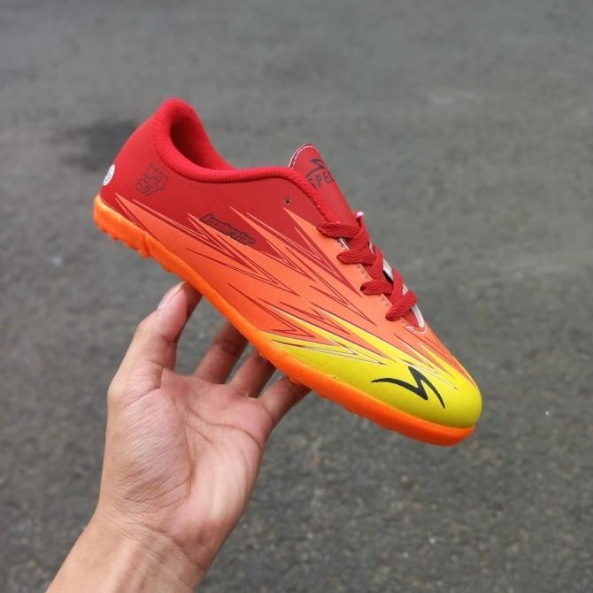 SEPATU FUTSAL ANAK SPECS ACCELERATOR LIGHTSPEED 3 FG ORANGE YELLOW RED